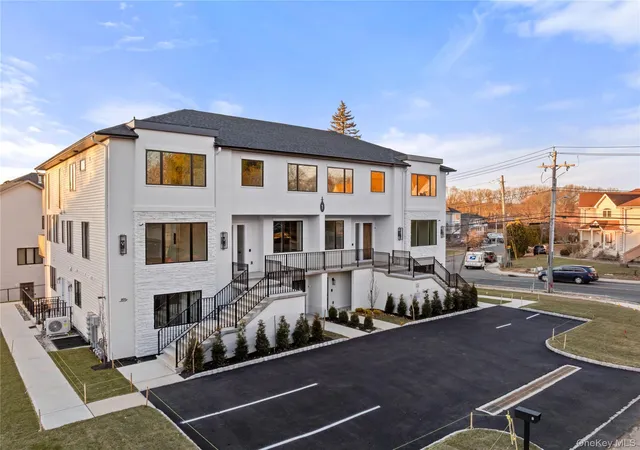 3rd image of 1 Dykstras Wy W #202, Ramapo, NY 10952 | MLS# 944148