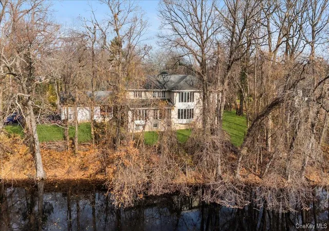 Photo 3 of Sale Pending at 22 Lake Rd, Great Neck, NY 11020 | MLS# 944205 | Listing updated on 2026-07-06