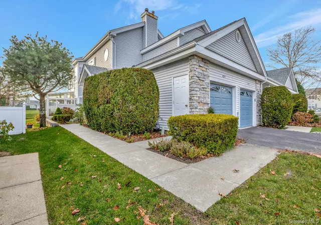 5th image of 477 Woodscreek Ct, Moriches, NY 11955 | MLS# 944397