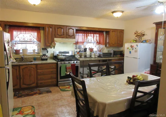 Photo 3 of Single family home for sale at 3228 Tenbroeck Ave, Bronx, NY 10469 | MLS# 944486 | Listing updated on 2026-06-30