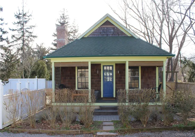 1st image of 21 N Sea Rd, Southampton, NY 11968 | MLS# 944598