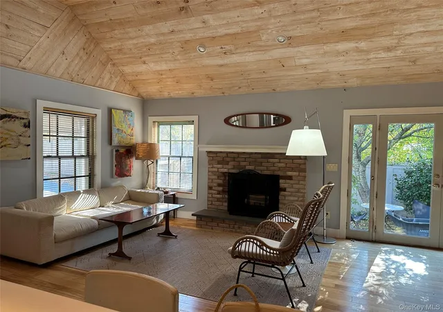 Photo 3 of Single family home for sale at 21 N Sea Rd, Southampton, NY 11968 | MLS# 944598 | Listing updated on 2026-04-29