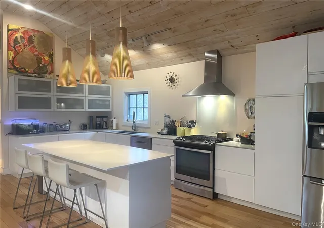 Photo 3 of Single family home for sale at 21 N Sea Rd, Southampton, NY 11968 | MLS# 944598 | Listing updated on 2026-04-29