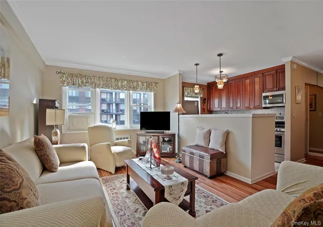 Homes for sale in Greenburgh, NY | 30 E Hartsdale Ave #3K, Greenburgh, NY 10530 | MLS# 944716