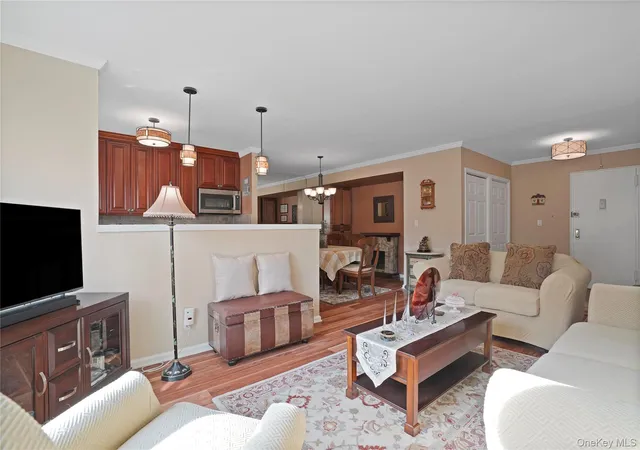 Homes for sale in Greenburgh, NY | 30 E Hartsdale Ave #3K, Greenburgh, NY 10530 | MLS# 944716