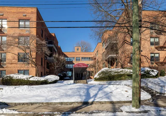 2nd image of 1015 Old Post Rd #2H, Mamaroneck, NY 10543 | MLS# 944759