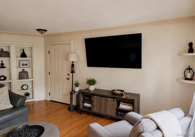 Listing Photo 4 - Condo for sale in building located at 23 Nottingham Cir, Peekskill, NY 10566 - Unit #23