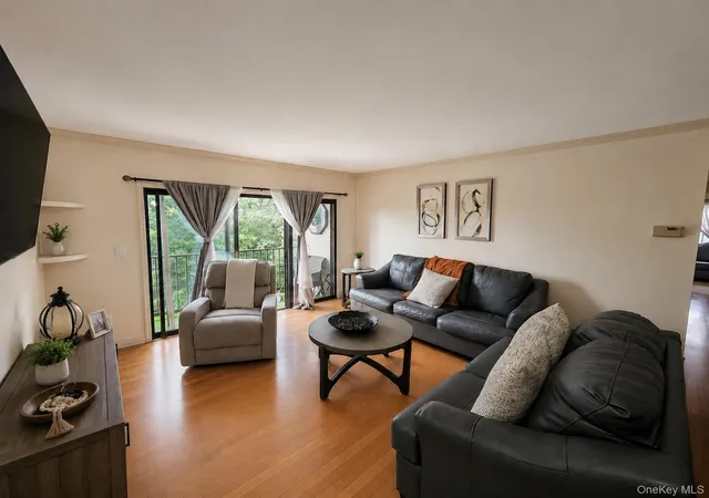 Listing Photo 5 - Condo for sale in building located at 23 Nottingham Cir, Peekskill, NY 10566 - Unit #23