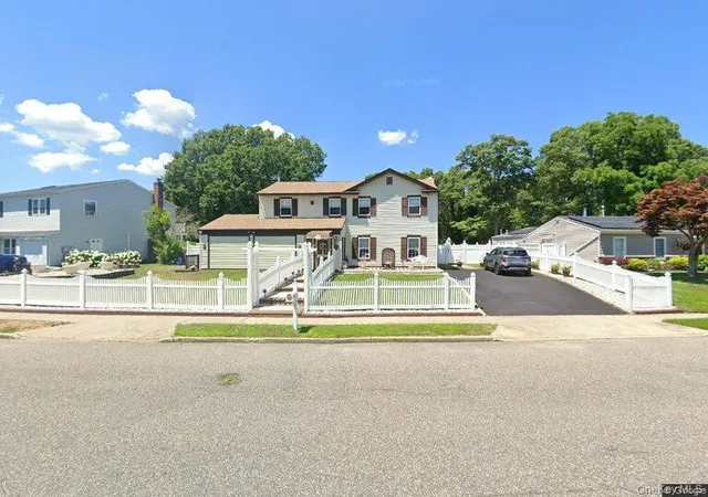 Single family home for sale at 384 Singingwood Dr, Holbrook, NY 11741 | MLS# 945105 | Listing updated on 2026-04-07