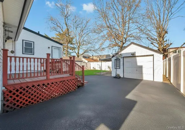 3rd image of 181 Martens Ave, Valley Stream, NY 11580 | MLS# 945218