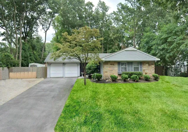 1st image of 11 Seward Ln, Brookhaven, NY 11790 | MLS# 945235