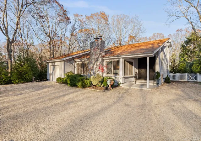 Photo 3 of Single family home for sale at 1824 Majors Path, Southampton, NY 11968 | MLS# 945253 | Listing updated on 2026-06-12