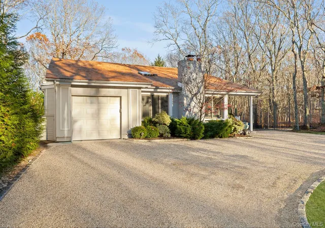 Photo 4 of Single family home for sale at 1824 Majors Path, Southampton, NY 11968 | MLS# 945253 | Listing updated on 2026-06-12
