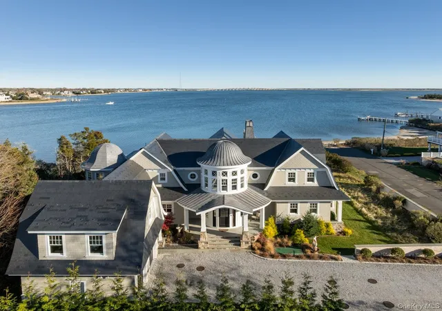 Photo 3 of Mansion for sale at 17 Ludlow Ln, Hampton Bays, NY 11946 | MLS# 945631 | Listing updated on 2026-08-28