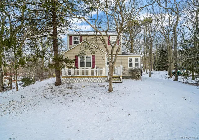 2nd image of 15 Beatrice Dr, Shirley, NY 11967 | MLS# 945892