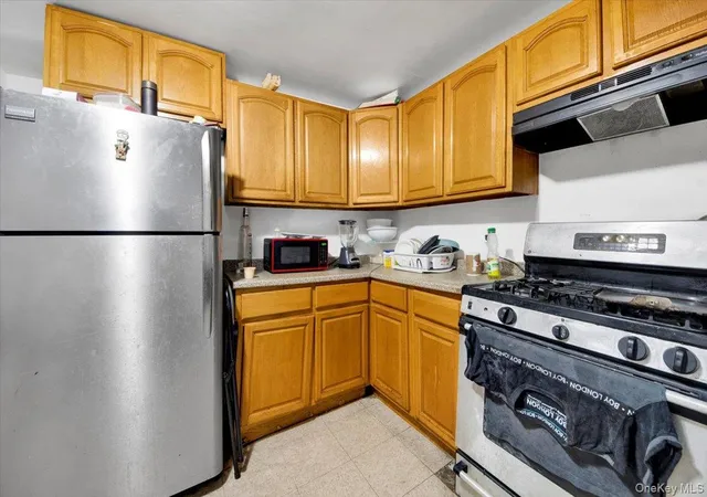 Photo 5 of Sale Pending at 12 Broad Ave, Ossining, NY 10562 | MLS# 945915 | Listing updated on 2026-03-30