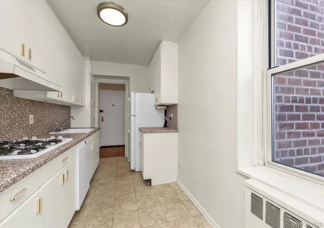 3rd image of 209-80 18 Ave #6D, Bayside, NY 11360 | MLS# 945930