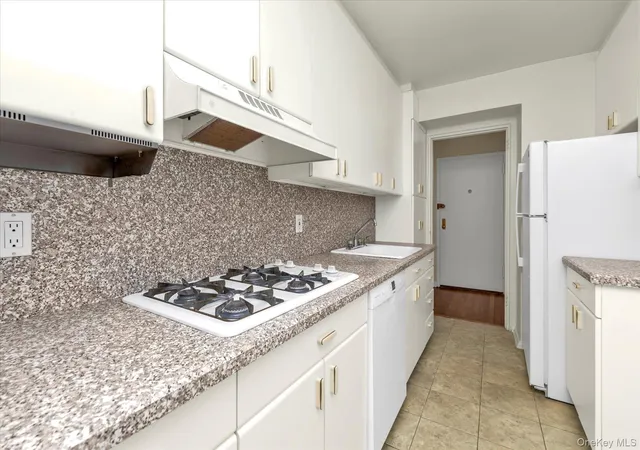 2nd image of 209-80 18 Ave #6D, Bayside, NY 11360 | MLS# 945930