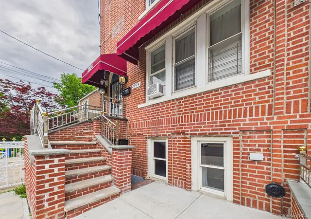 Photo 2 of Sale Pending at 2924 Yates Ave, New York, NY 10469 | MLS# 946056 | Listing updated on 2026-07-30