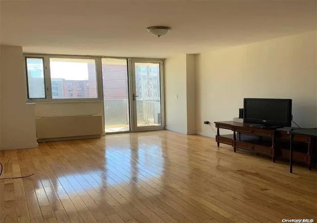 2nd image of 133 38 Sanford Ave #7E, Flushing, NY 11355 | MLS# 946572