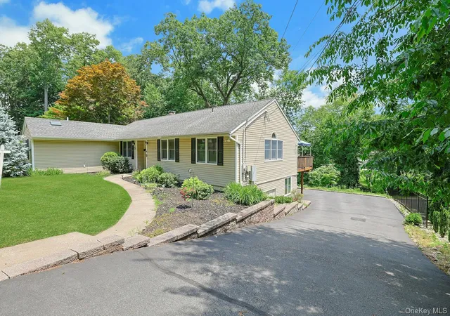 2nd image of 42 Briarwood Dr, Clarkstown, NY 10956 | MLS# 946593