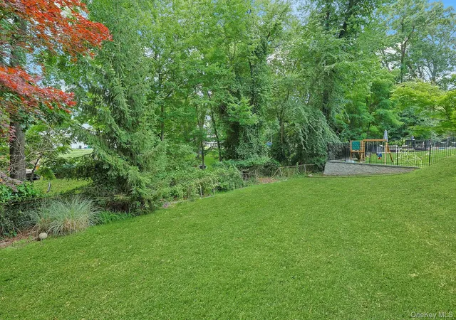 30th image of 42 Briarwood Dr, Clarkstown, NY 10956 | MLS# 946593