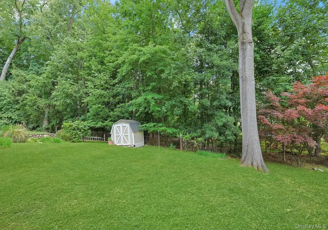 Photo 4 of Sale Pending at 42 Briarwood Dr, Clarkstown, NY 10956 | MLS# 946593 | Listing updated on 2026-08-15