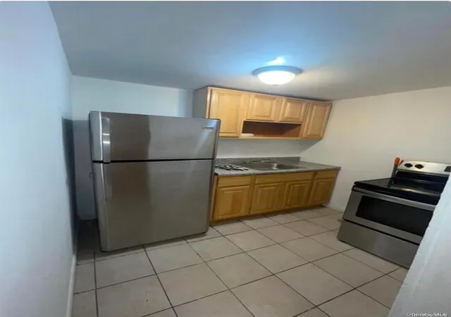 Photo 3 of Single family home for sale at 686 E 223rd Street #B, Bronx, NY 10466 | MLS# 946601 | Listing updated on 2025-12-30