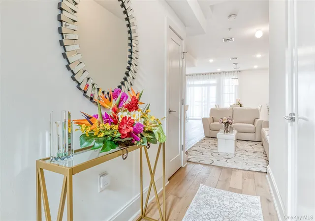 2nd image of 121 Marina Pointe Dr #121, Hempstead, NY 11518 | MLS# 946618