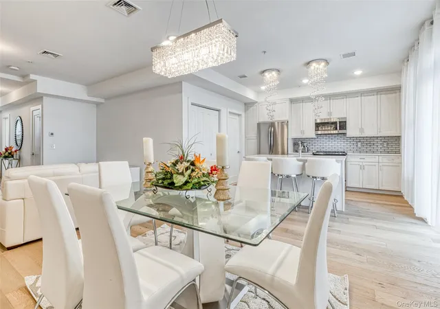 3rd image of 121 Marina Pointe Dr, Hempstead, NY 11518