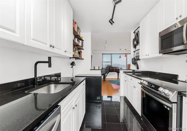 Photo 4 of House for sale at 2500 Johnson Ave #15G, New York, NY 10463 | MLS# 946622 | Listing updated on 2026-10-07