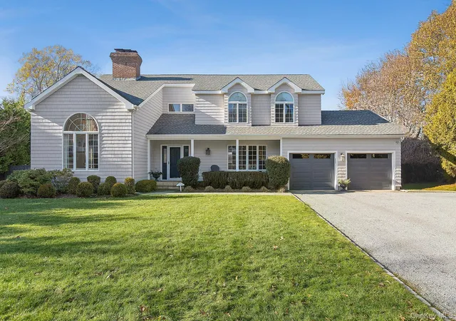 Photo 2 of Single family home for sale at 87 Gould St, East Hampton, NY 11937 | MLS# 946764 | Listing updated on 2026-09-30