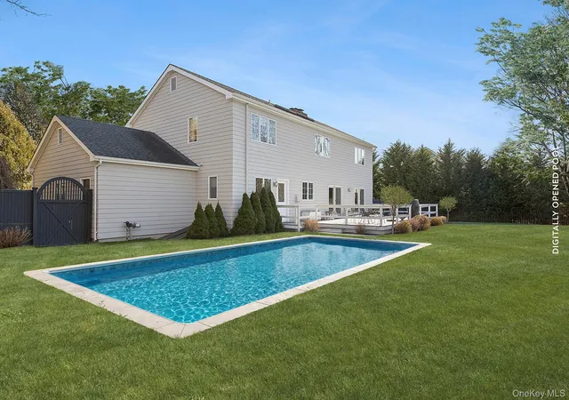 Photo 3 of Single family home for sale at 87 Gould St, East Hampton, NY 11937 | MLS# 946764 | Listing updated on 2026-09-30