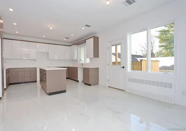 Photo 4 of Sale Pending at 4 Howard Dr #213, Ramapo, NY 10977 | MLS# 946796 | Listing updated on 2026-04-28