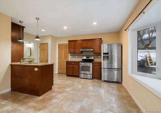 4th image of 33 Fleets Cove Rd, Huntington, NY 11743 | MLS# 947246