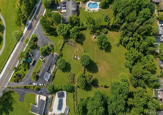 5th image of 33 Fleets Cove Rd, Huntington, NY 11743 | MLS# 947246