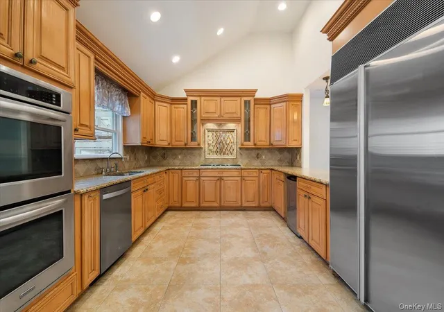 3rd image of 33 Fleets Cove Rd, Huntington, NY 11743 | MLS# 947246