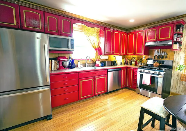 Listing Photo 5 - Condo for sale in building located at 37 Centre St, Bronx, NY 10464
