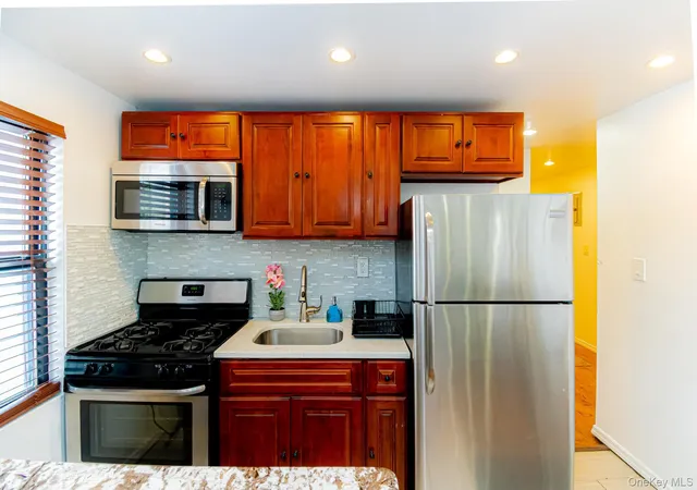 Photo 4 of House for sale at 52 Bradford St, Brooklyn, NY 11207 | MLS# 947469 | Listing updated on 2026-01-03