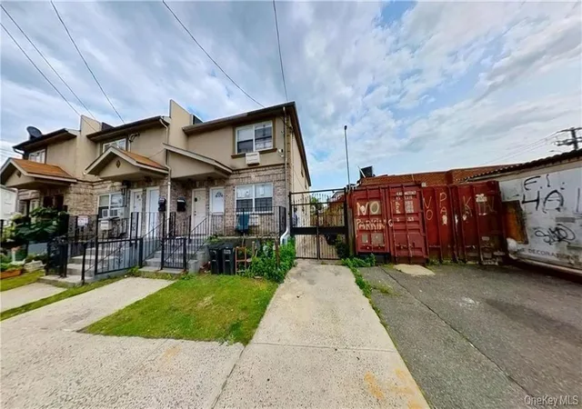 Photo 4 of Sale Pending at 2409 Brookhaven Ave, Far Rockaway, NY 11691 | MLS# 947511 | Listing updated on 2026-05-29