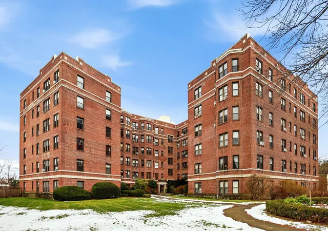 1st image of 11 Alden Rd #1M, Larchmont, NY 10538 | MLS# 947618