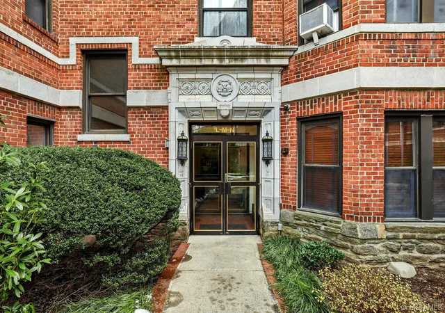 2nd image of 11 Alden Rd #1M, Larchmont, NY 10538 | MLS# 947618