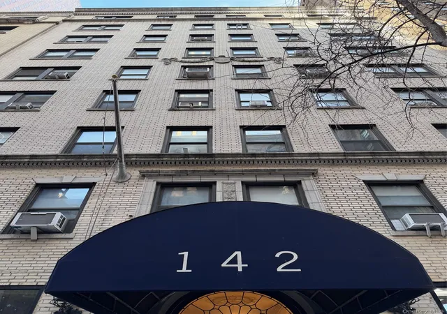 Photo 3 of Sale Pending at 142 E 49th Street #8A, New York, NY 10017 | MLS# 947818 | Listing updated on 2026-08-26