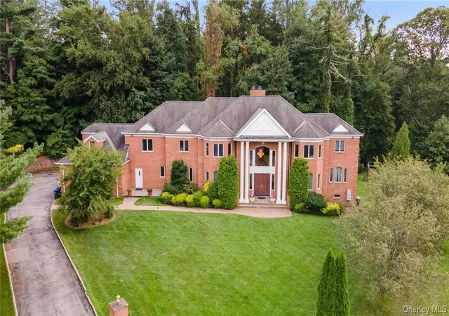 2nd image of 3 Vandelay Ct, Scarsdale, NY 10583 | MLS# 947832