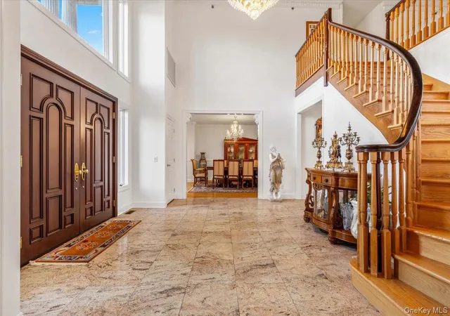 5th image of 3 Vandelay Ct, Scarsdale, NY 10583 | MLS# 947832