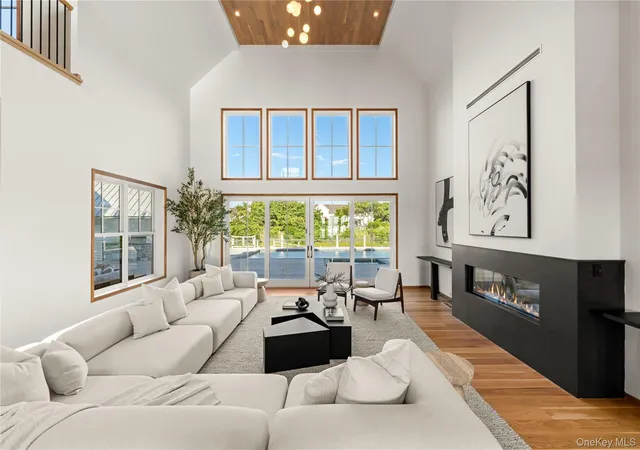 Photo 3 of Mansion for sale at 32 Quogo Neck Ln, Southampton, NY 11959 | MLS# 948054 | Listing updated on 2026-09-20