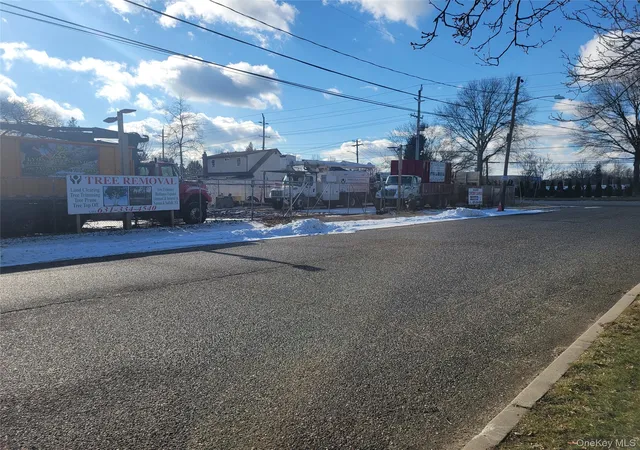 2nd image of 1699 5th Ave, Bay Shore, NY 11706 | MLS# 948449
