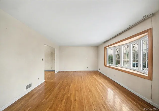 3rd image of 39 Claire Ave, New Rochelle, NY 10804 | MLS# 948472