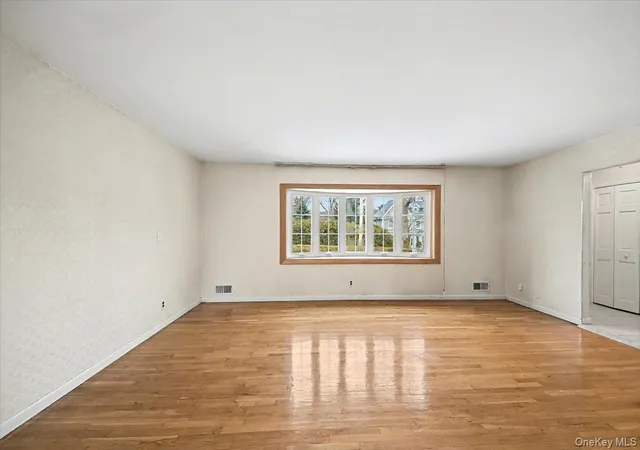 5th image of 39 Claire Ave, New Rochelle, NY 10804 | MLS# 948472