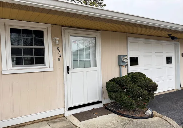 3rd image of 373 Woodbridge Dr, Brookhaven, NY 11961